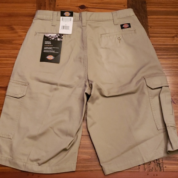 Dickies cargo shorts khaki size 32 men’s - Picture 2 of 3